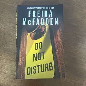Freida McFadden 'Do Not Disturb' Book
